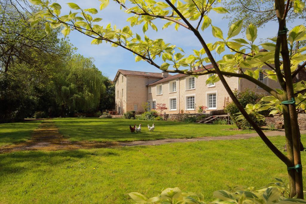 Le Moulin De Nanteuil Hotel Migne-Auxances Exterior photo